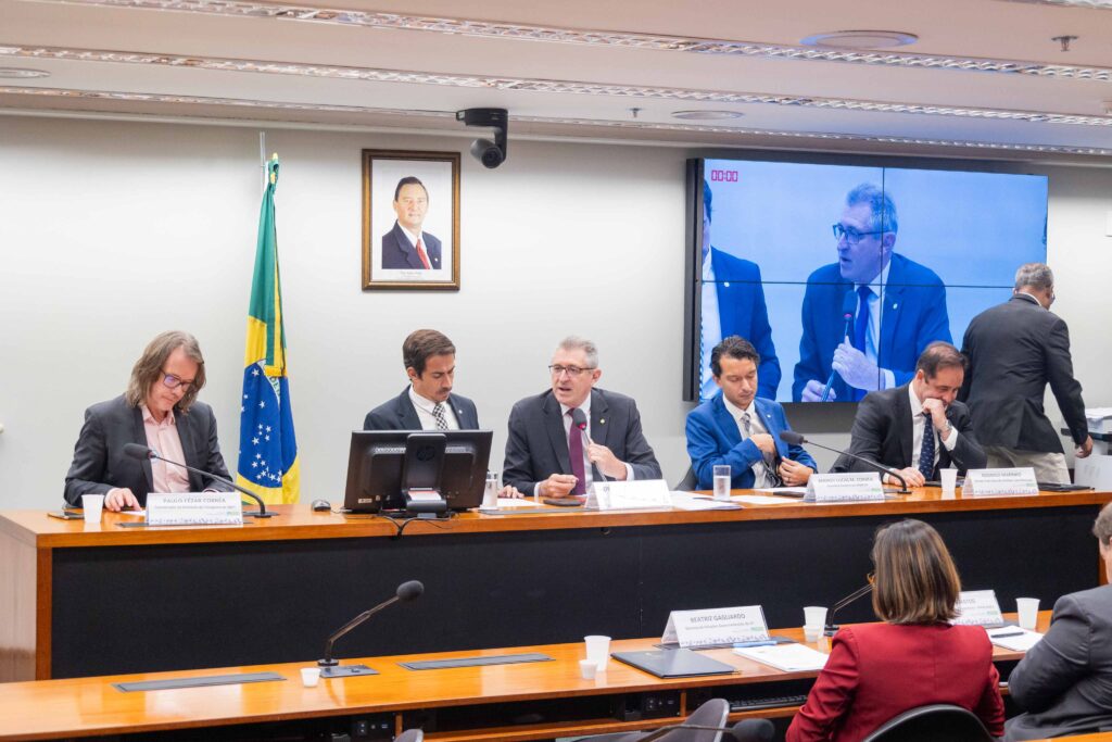 Audiência Pública na Câmara dos Deputados debate impactos do comércio ilegal de cigarros eletrônicos no Brasil