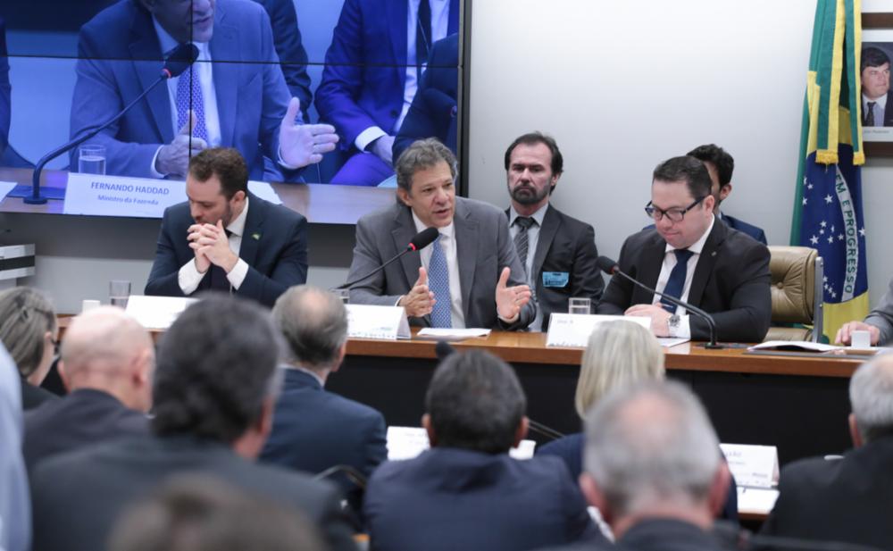 Deputado defende regulamentação de DEFs durante audiência com ministro Haddad na Comissão de Agricultura