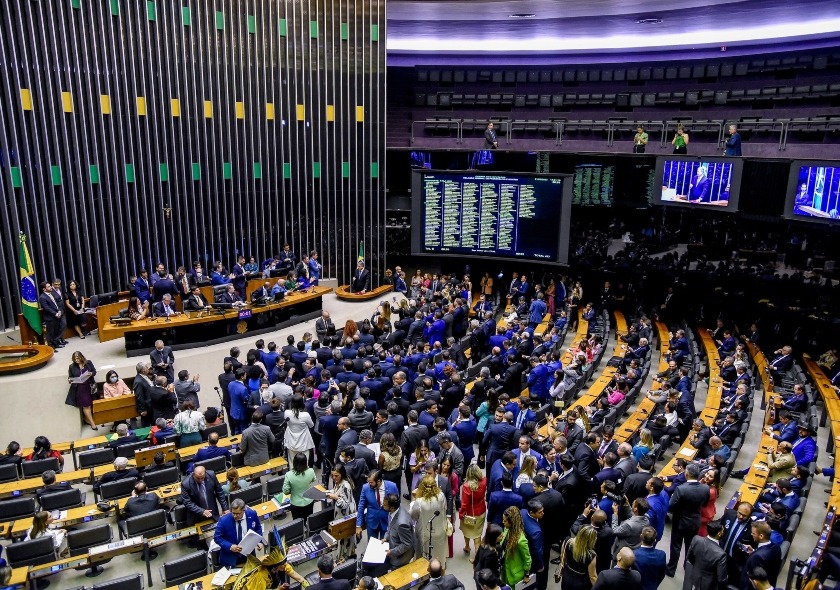 Deputado Heitor Schuch comemora aprovação de projeto que amplia isenção do IR