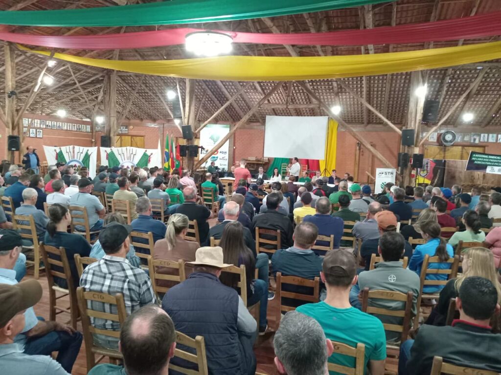 Deputado Heitor Schuch participa de encontros regionais sobre a crise do leite no RS