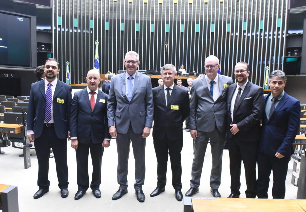 Deputado presta homenagem aos 80 anos da Rádio Santa Cruz e destaca papel histórico da emissora no interior gaúcho