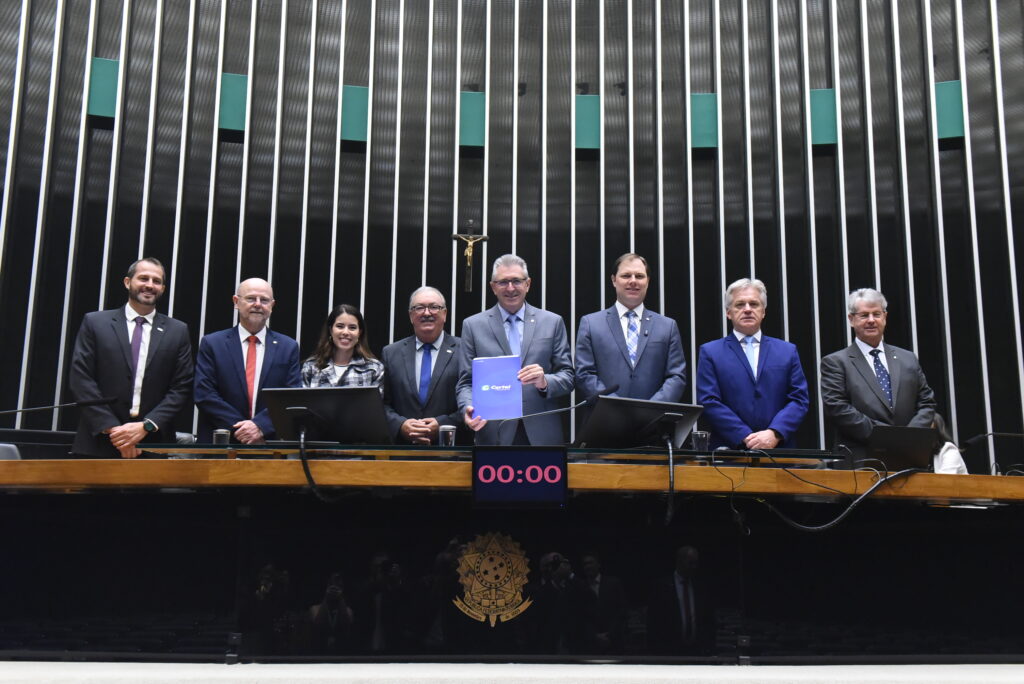 Schuch homenageia os 70 anos da Certel em Sessão Solene na Câmara dos Deputados