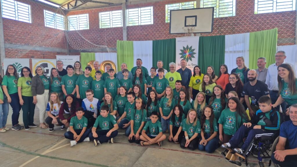 Schuch homenageia cooperativa escolar de Sinimbu e destaca papel da educação no fortalecimento do cooperativismo